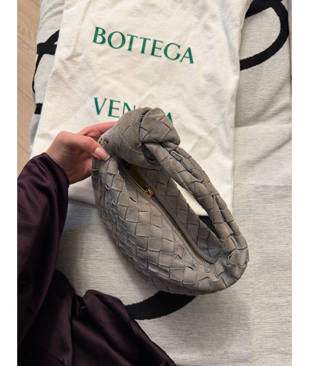 BOTTEGA VENETA Серая замшевая сумка с короткими ручками, фото 3