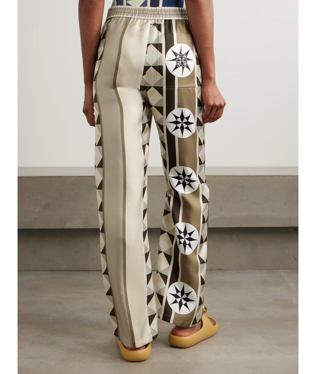 LOEWE Бежевые шелковые прямые брюки, фото 3