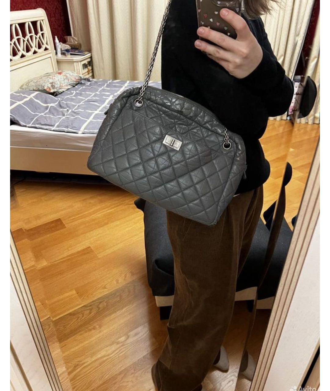 CHANEL Серая кожаная сумка через плечо, фото 2