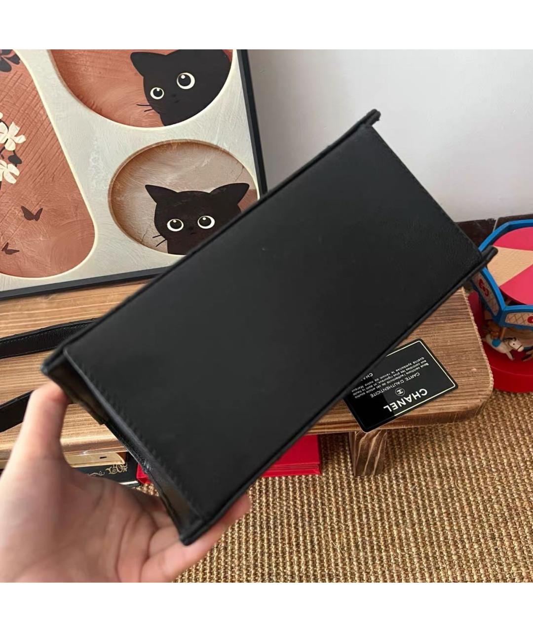 CHANEL Черная кожаная сумка с короткими ручками, фото 6