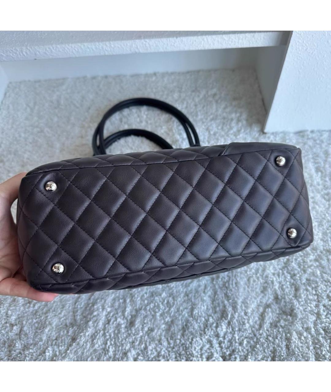 CHANEL Черная кожаная сумка с короткими ручками, фото 6