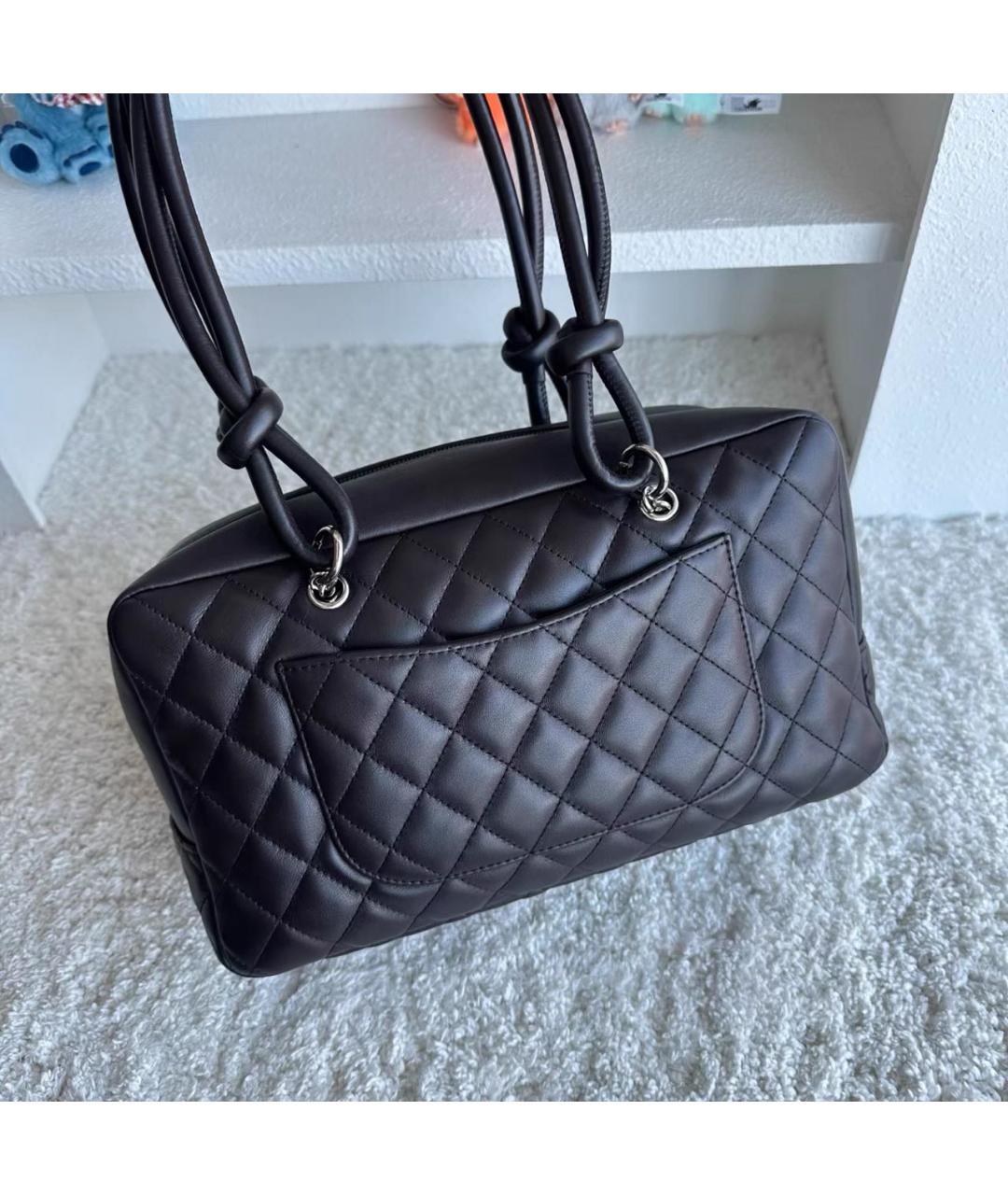 CHANEL Черная кожаная сумка с короткими ручками, фото 2