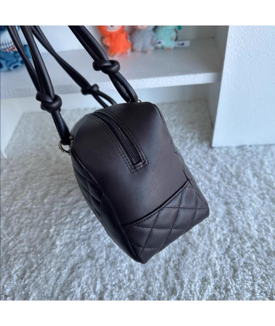 CHANEL Черная кожаная сумка с короткими ручками, фото 4