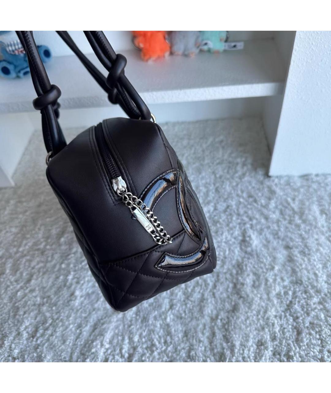CHANEL Черная кожаная сумка с короткими ручками, фото 5