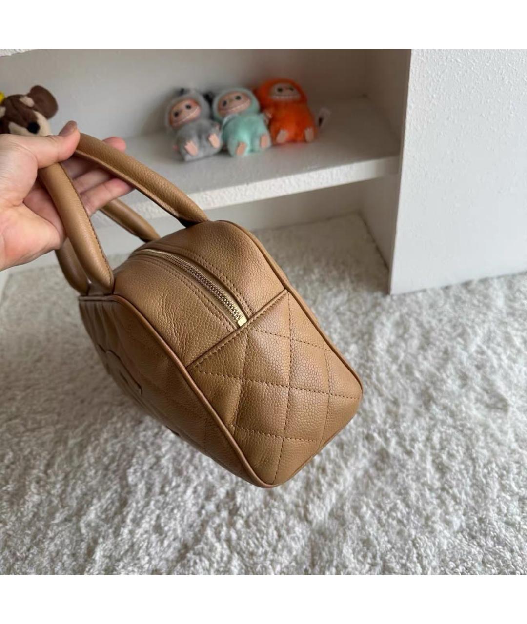 CHANEL Бежевая кожаная сумка с короткими ручками, фото 4