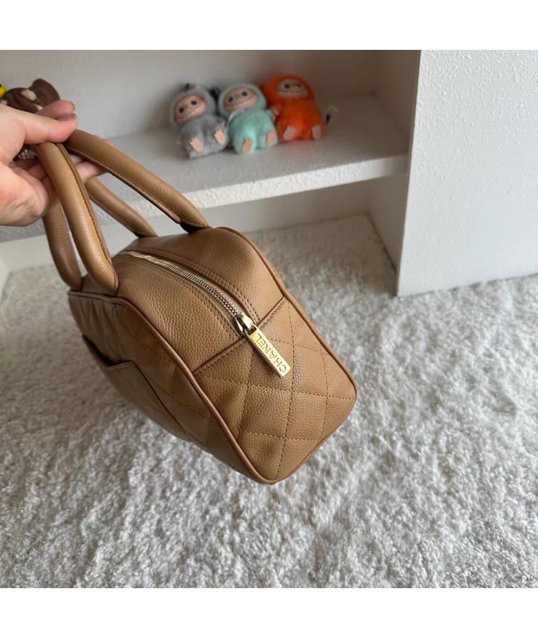 CHANEL Бежевая кожаная сумка с короткими ручками, фото 5