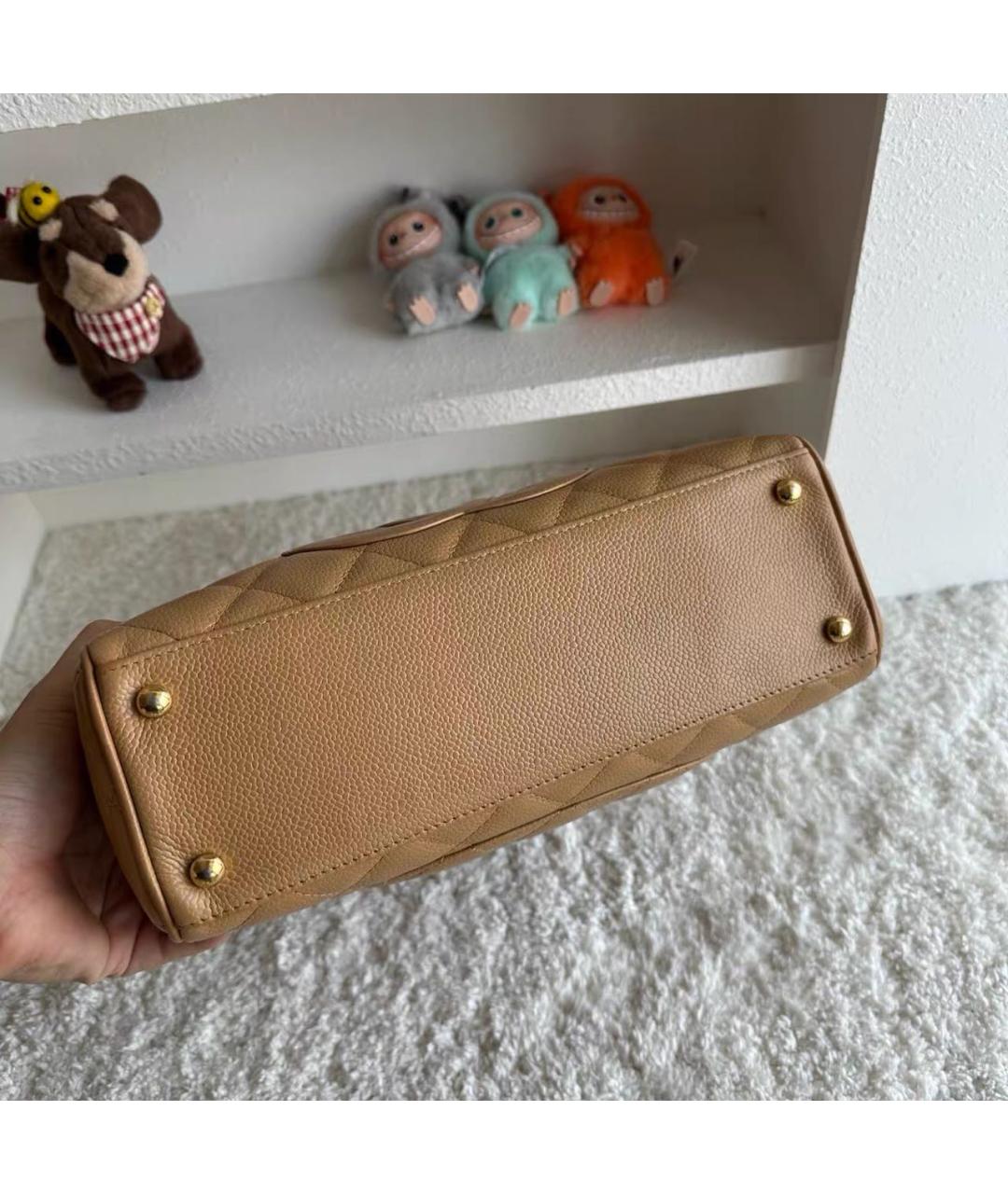 CHANEL Бежевая кожаная сумка с короткими ручками, фото 6