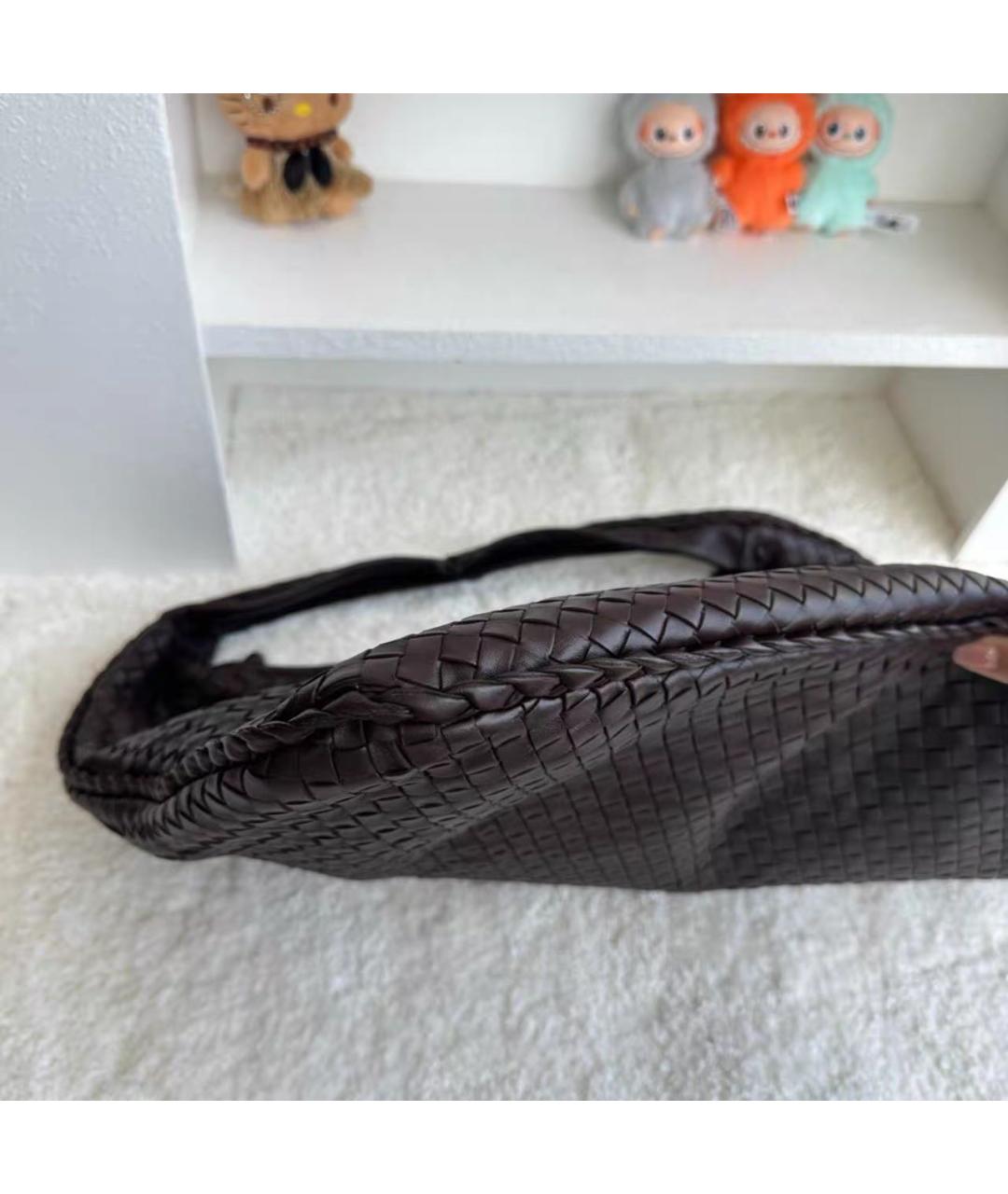 BOTTEGA VENETA Коричневая сумка с короткими ручками из лакированной кожи, фото 6