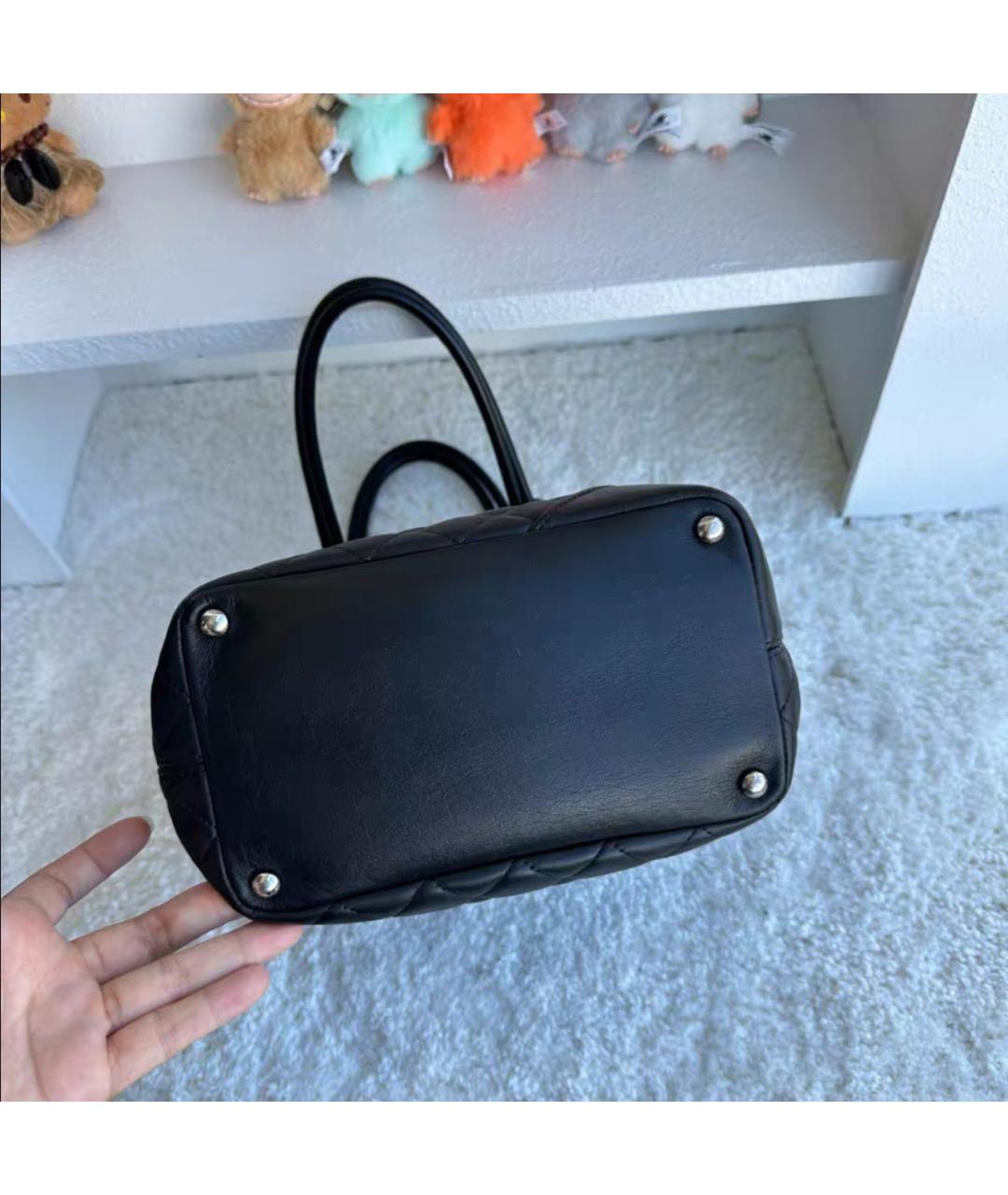 CHANEL Черная кожаная сумка с короткими ручками, фото 6