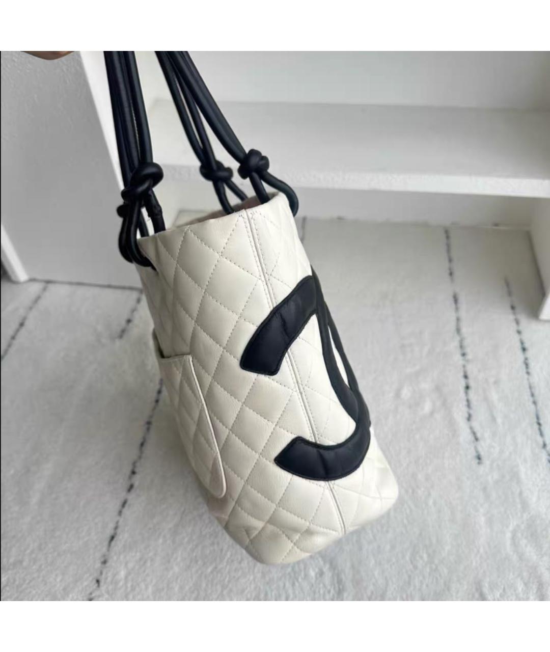 CHANEL Белая кожаная сумка с короткими ручками, фото 4