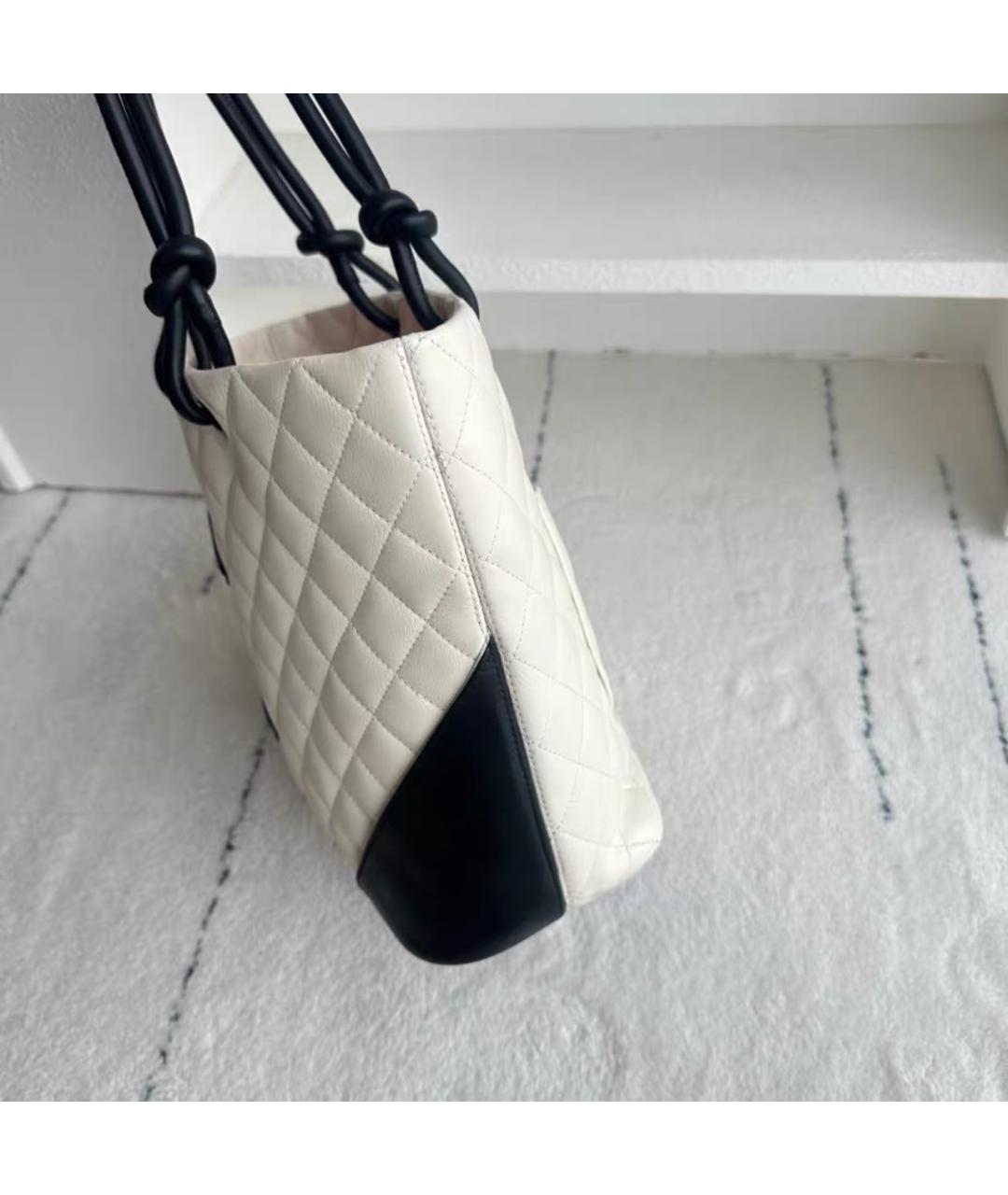 CHANEL Белая кожаная сумка с короткими ручками, фото 5