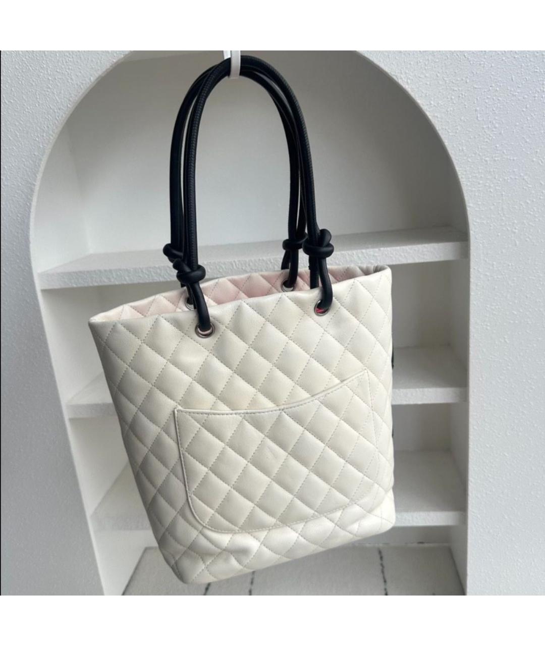 CHANEL Белая кожаная сумка с короткими ручками, фото 2