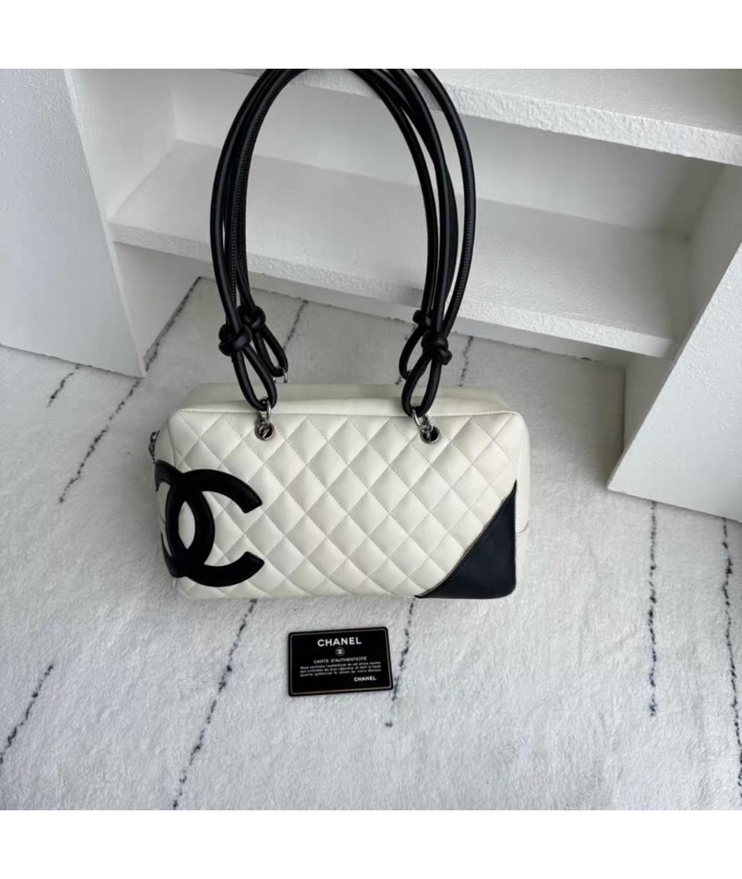 CHANEL Белая кожаная сумка с короткими ручками, фото 2