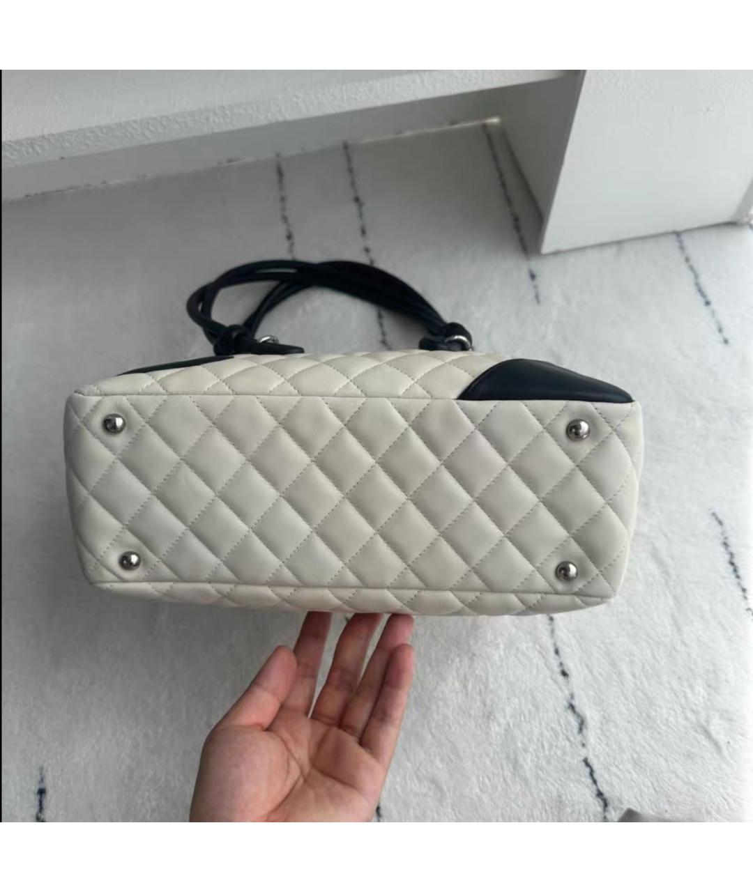 CHANEL Белая кожаная сумка с короткими ручками, фото 5