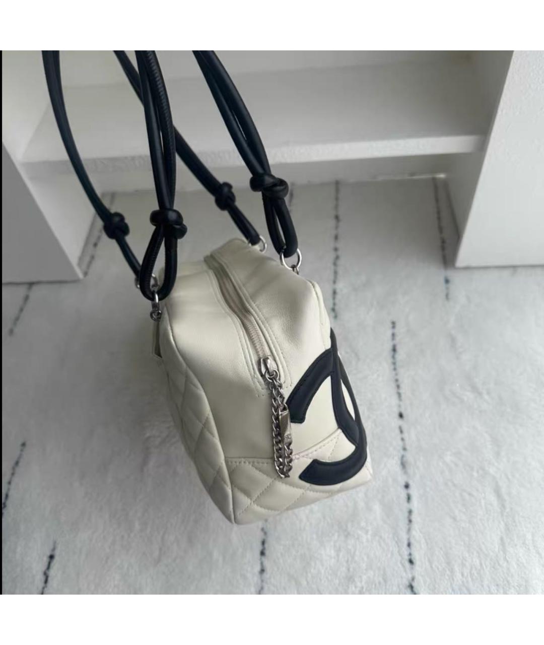 CHANEL Белая кожаная сумка с короткими ручками, фото 3