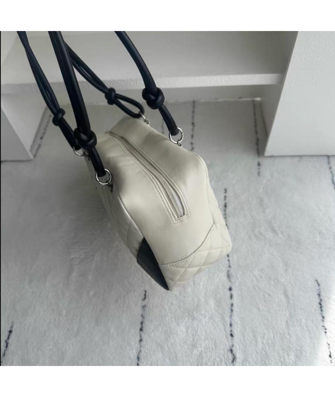 CHANEL Белая кожаная сумка с короткими ручками, фото 4