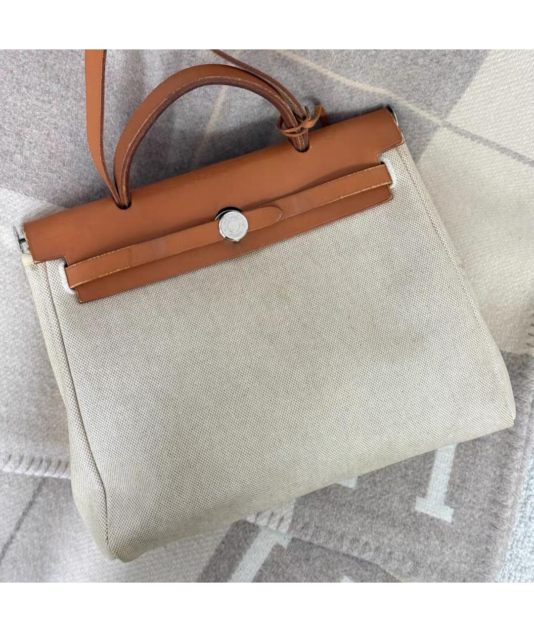 HERMES Бежевая кожаная сумка с короткими ручками, фото 9