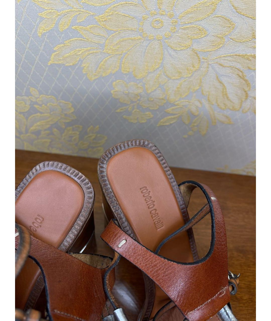 ROBERTO CAVALLI Серебряные кожаные босоножки, фото 4