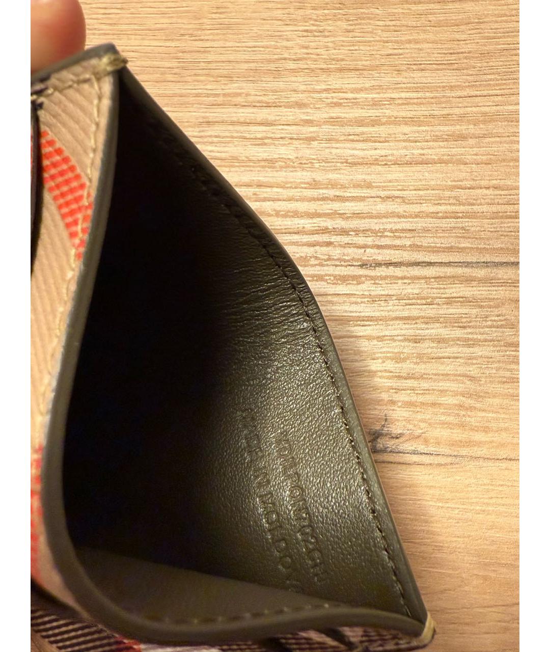 BURBERRY Бежевый кожаный кардхолдер, фото 4