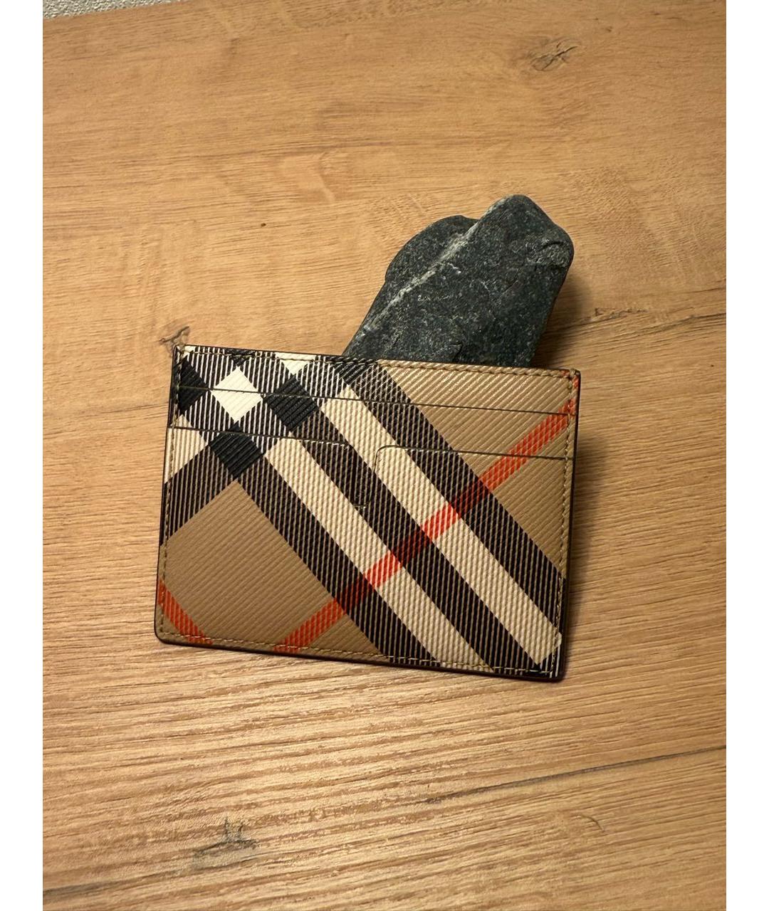 BURBERRY Бежевый кожаный кардхолдер, фото 2