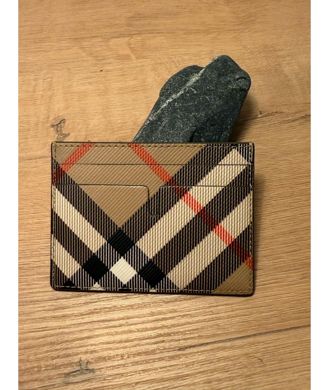 BURBERRY Бежевый кожаный кардхолдер, фото 5