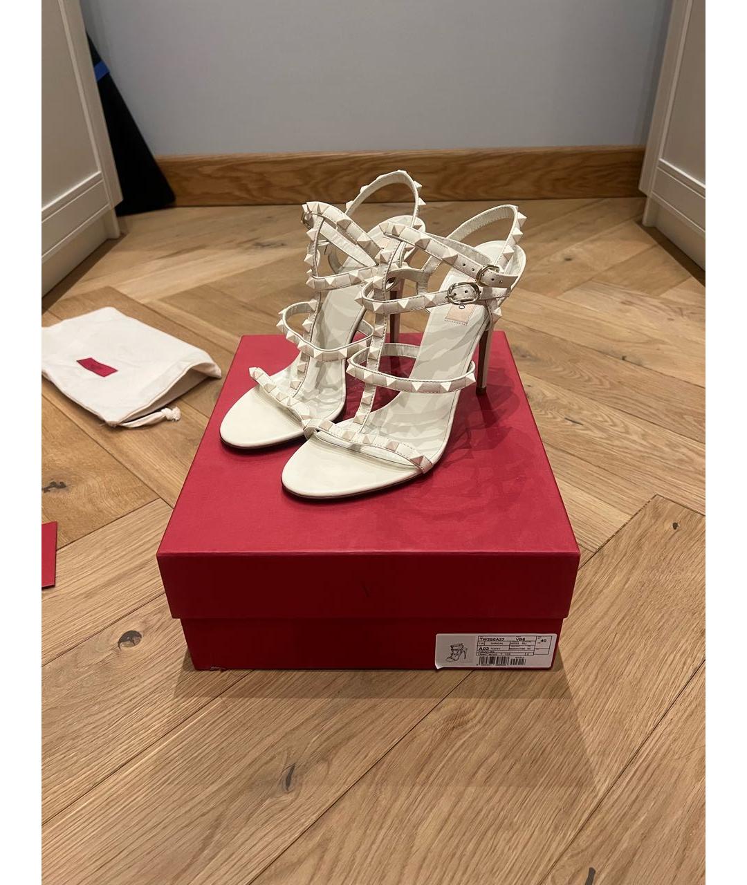 VALENTINO Бежевые кожаные босоножки, фото 2