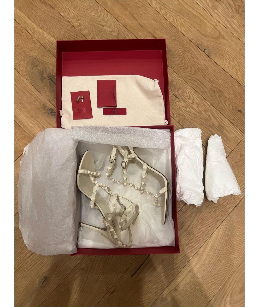 VALENTINO Бежевые кожаные босоножки, фото 6