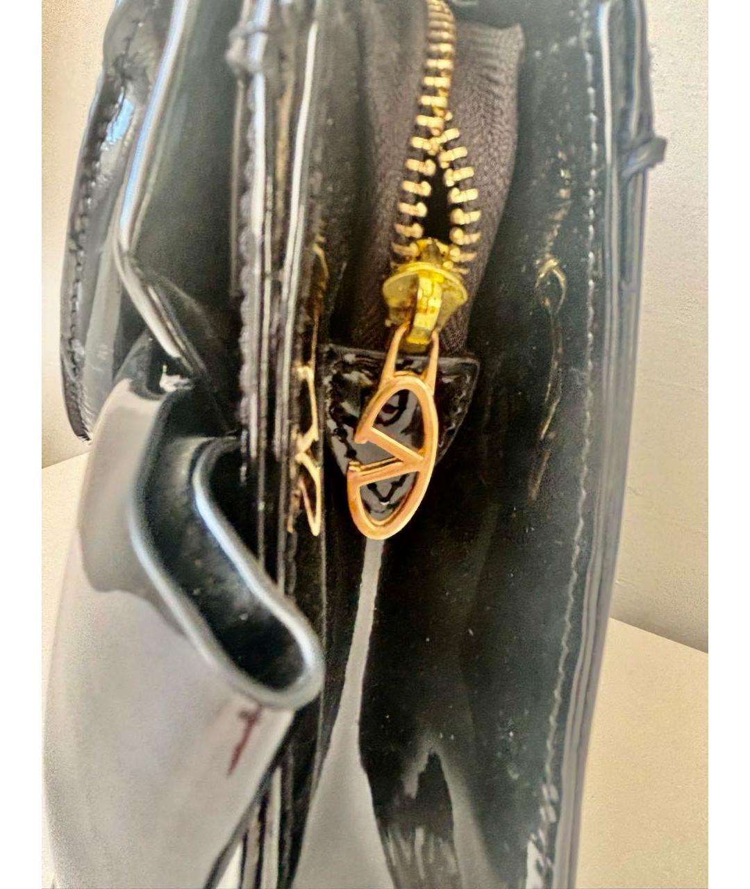 VALENTINO Черная сумка с короткими ручками из лакированной кожи, фото 5