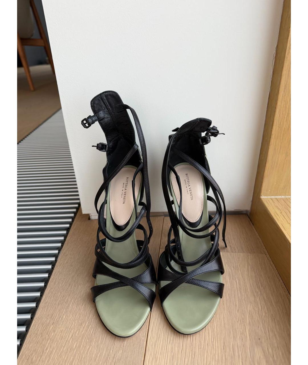 BOTTEGA VENETA Черные кожаные босоножки, фото 3