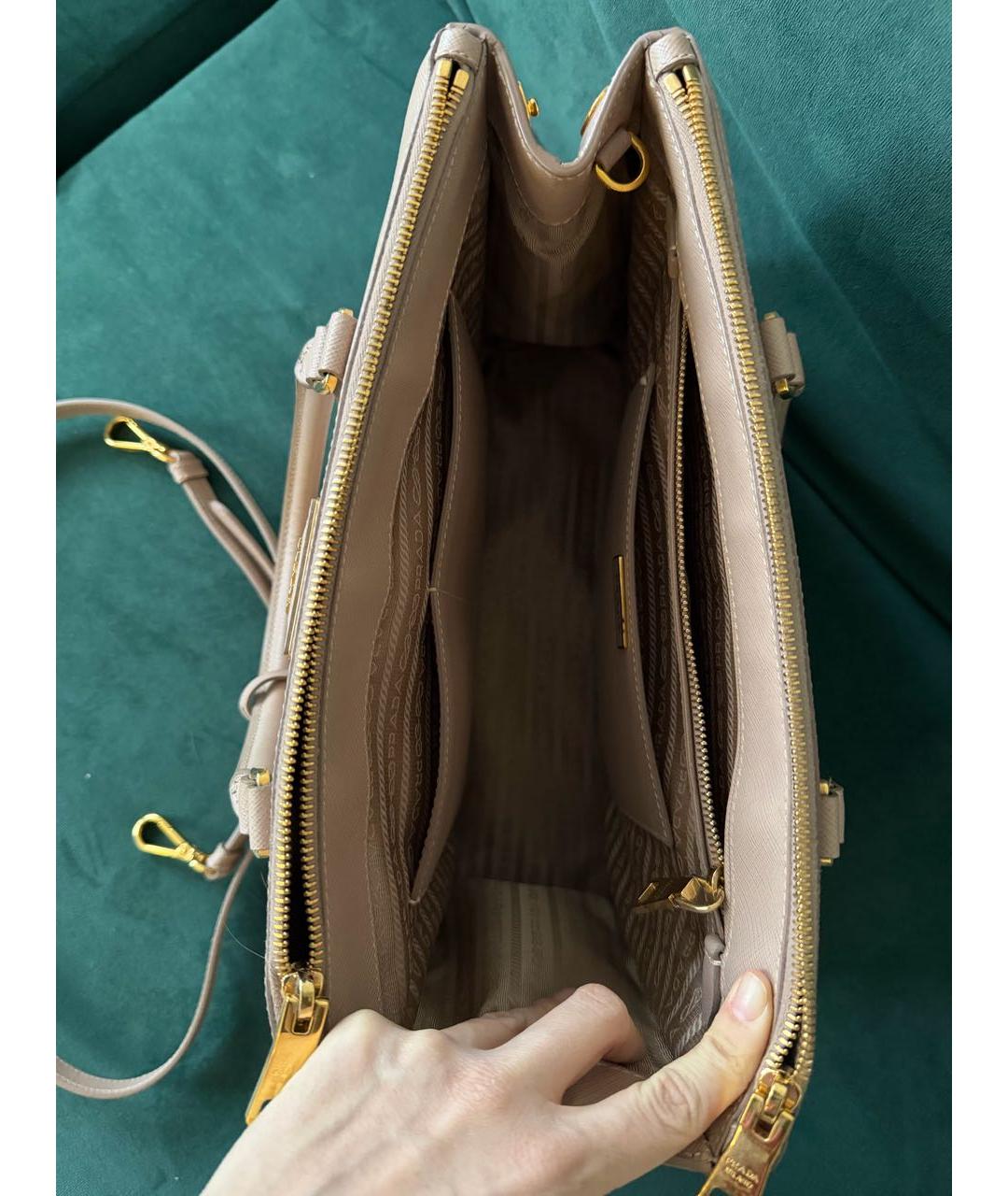 PRADA Бежевая кожаная сумка с короткими ручками, фото 3