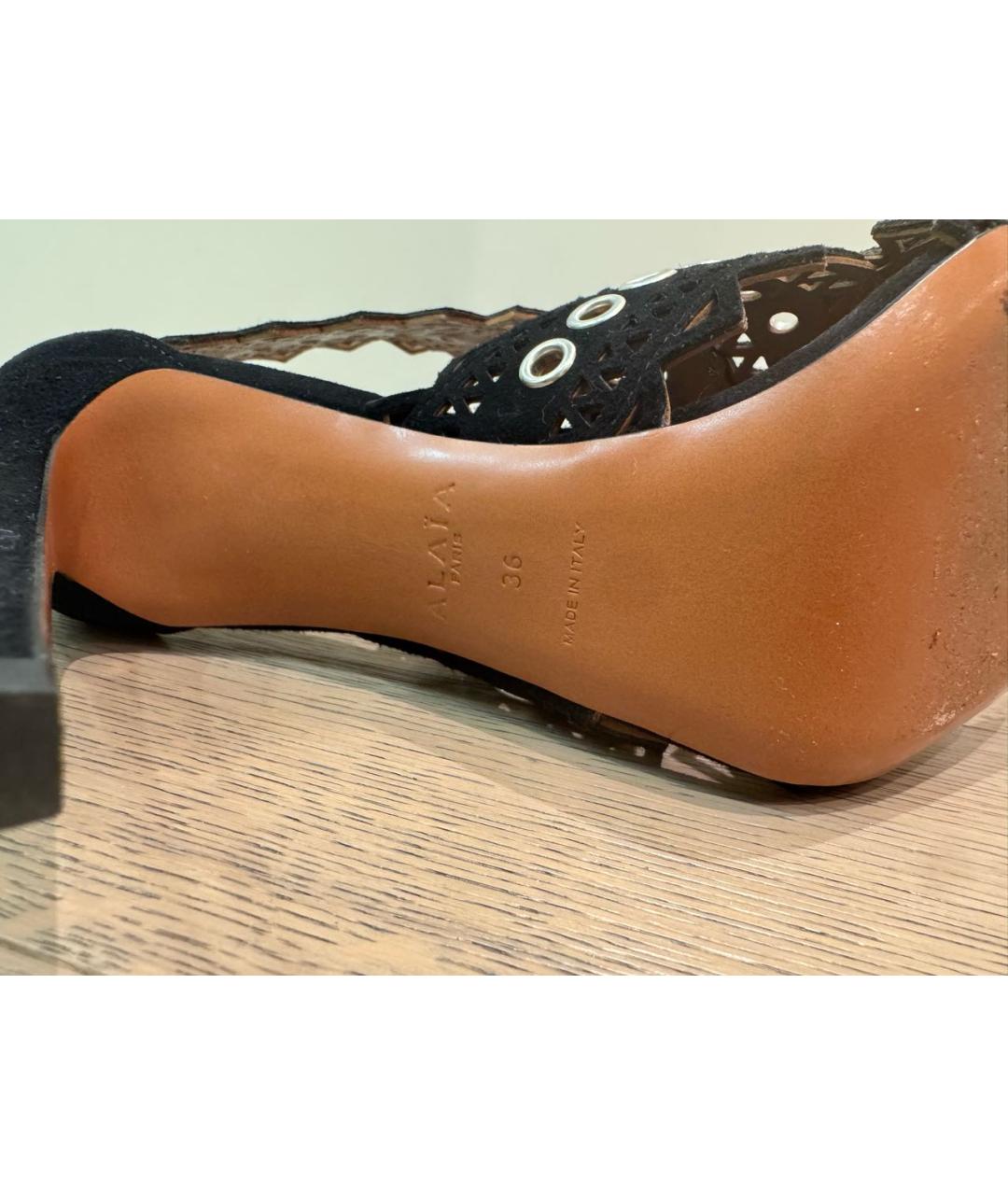 ALAIA Черные замшевые босоножки, фото 4