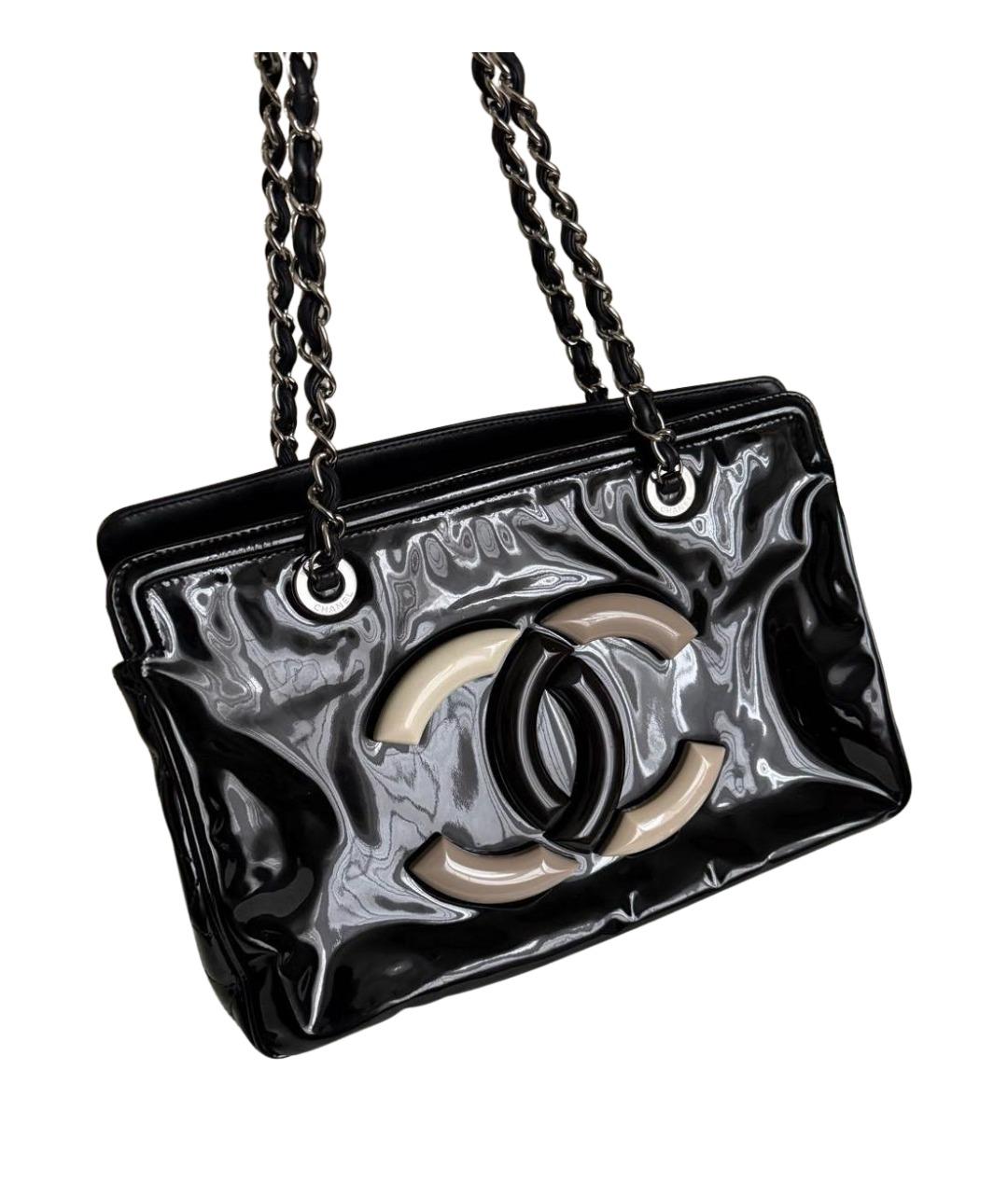 CHANEL Черная сумка с короткими ручками из лакированной кожи, фото 1