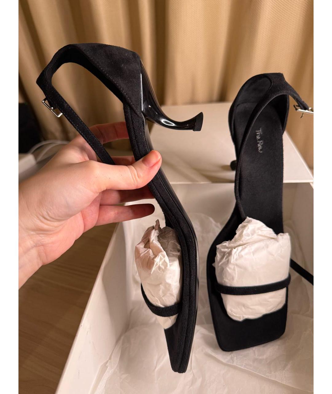 THE ROW Черные замшевые босоножки, фото 3