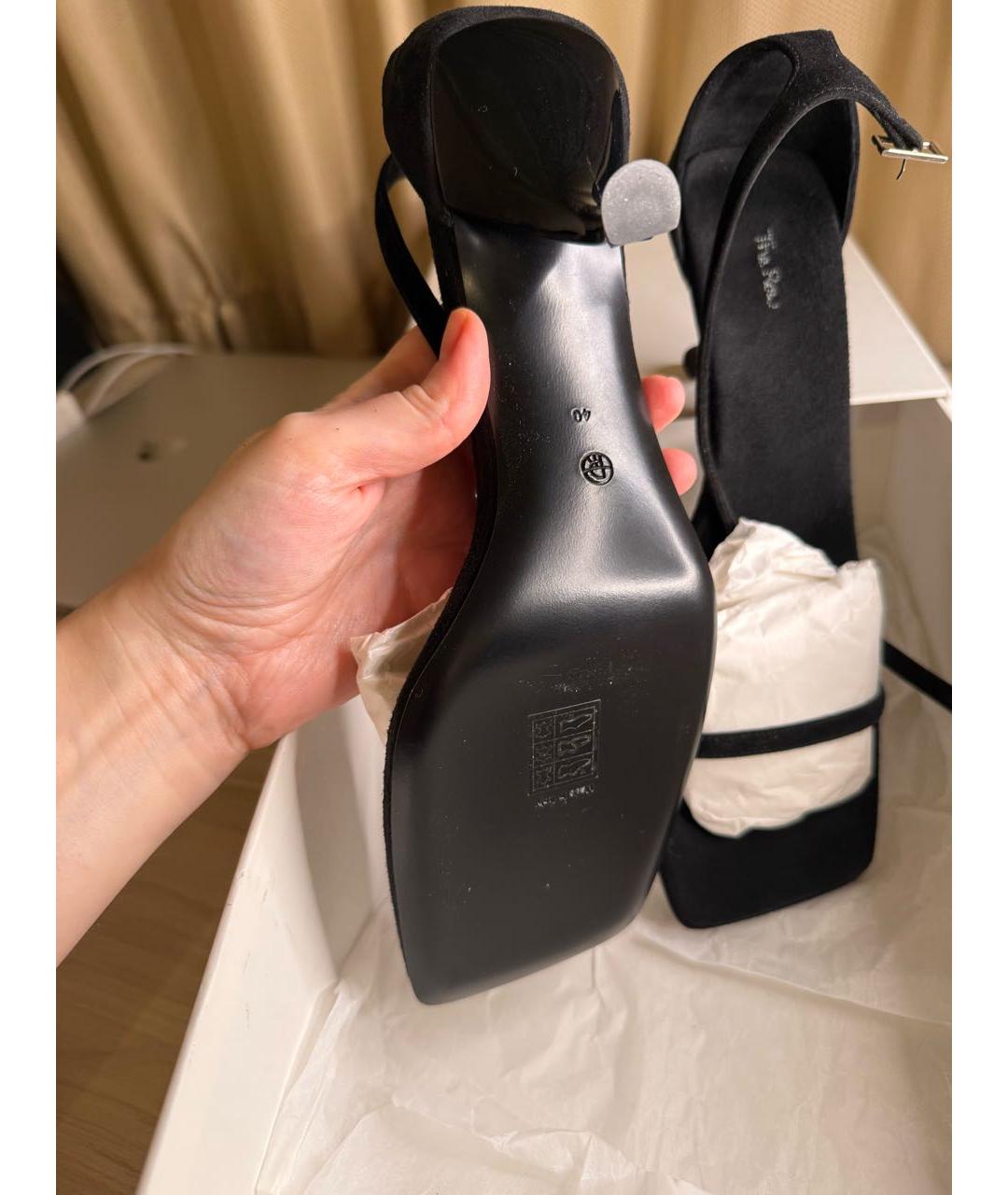 THE ROW Черные замшевые босоножки, фото 4