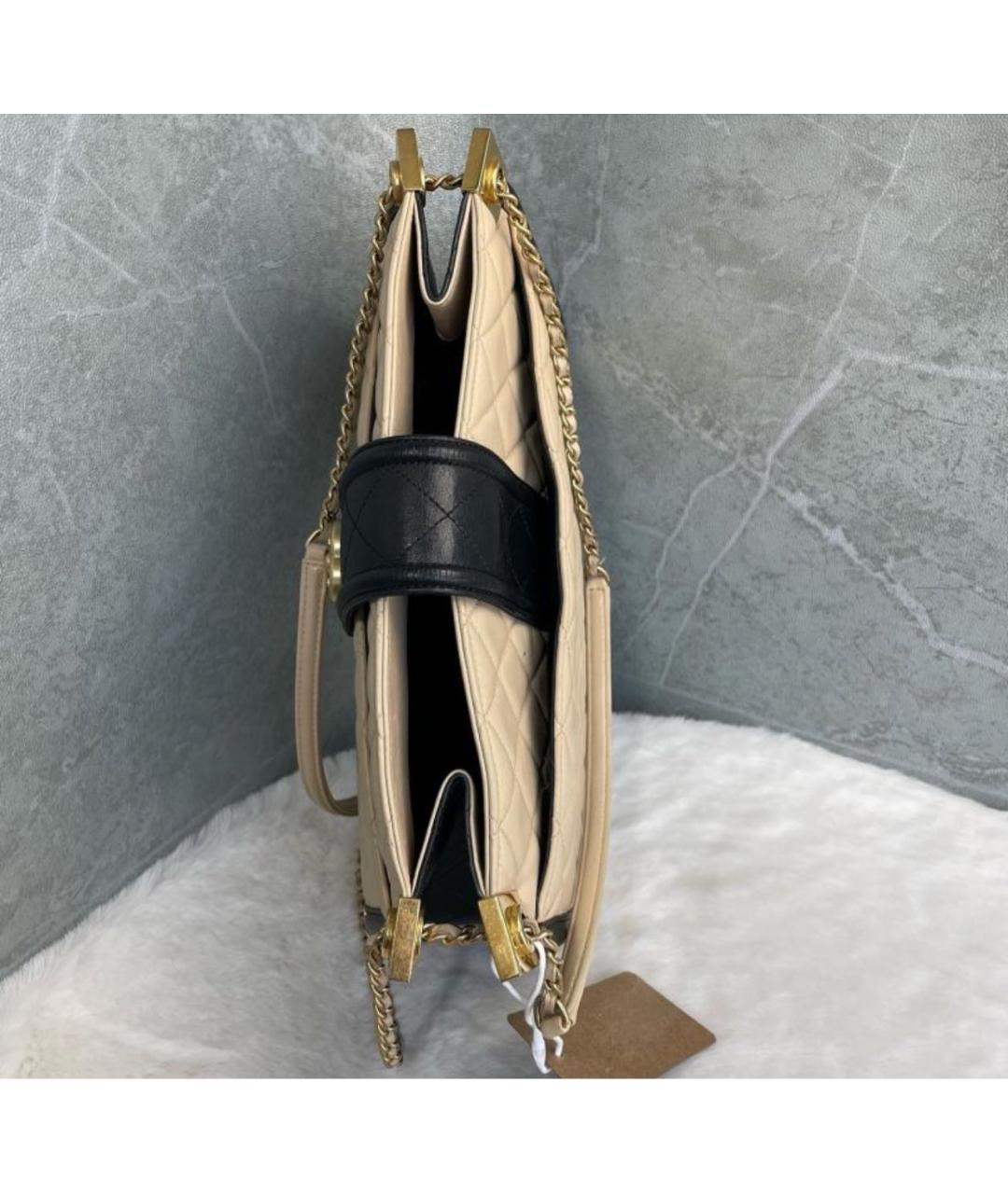 CHANEL Бежевая кожаная сумка с короткими ручками, фото 2