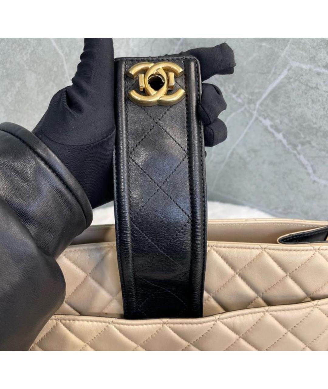 CHANEL Бежевая кожаная сумка с короткими ручками, фото 7