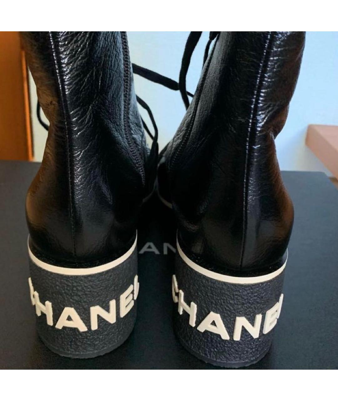 CHANEL Черные ботинки из лакированной кожи, фото 4