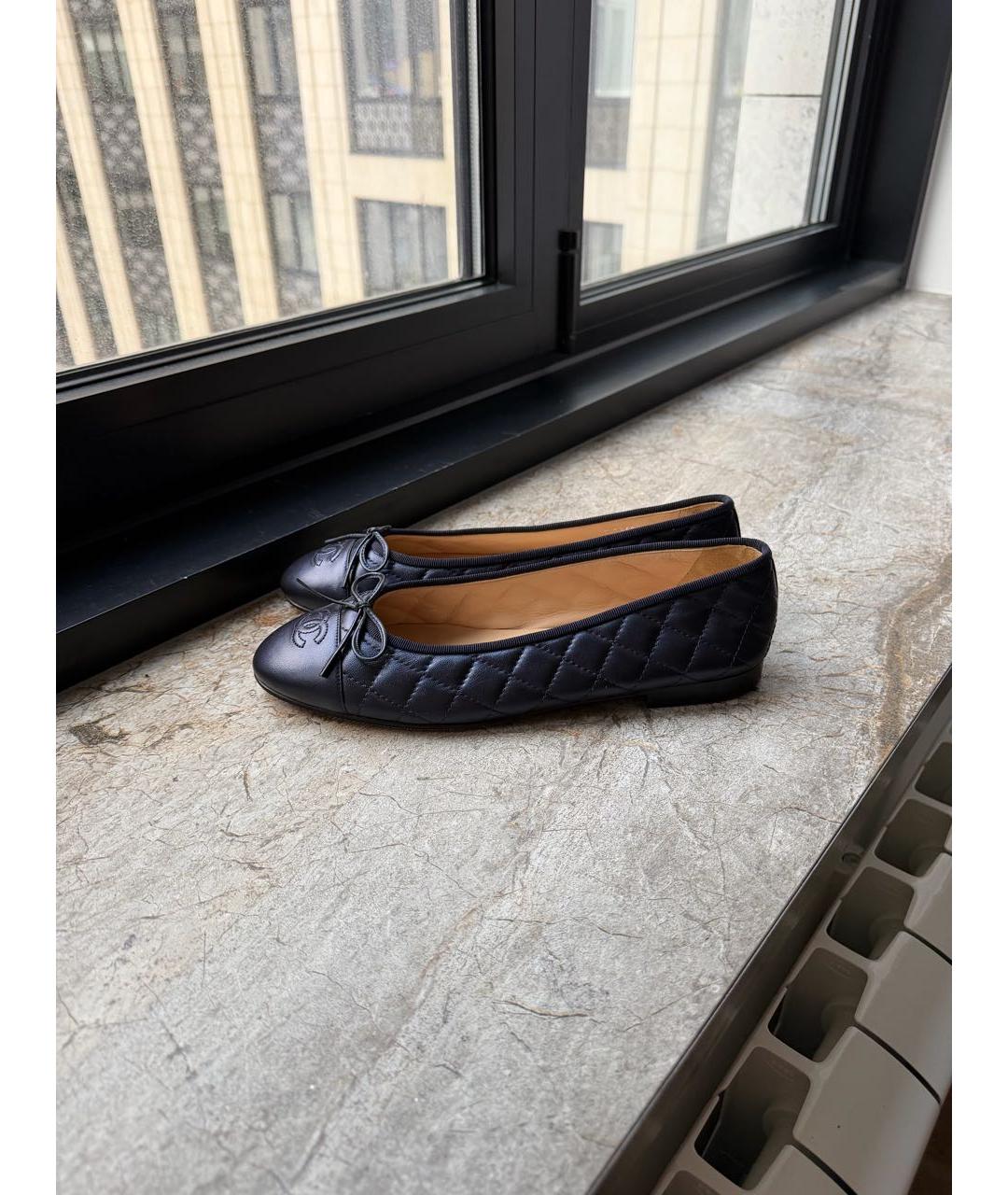 CHANEL Темно-синие кожаные балетки, фото 6