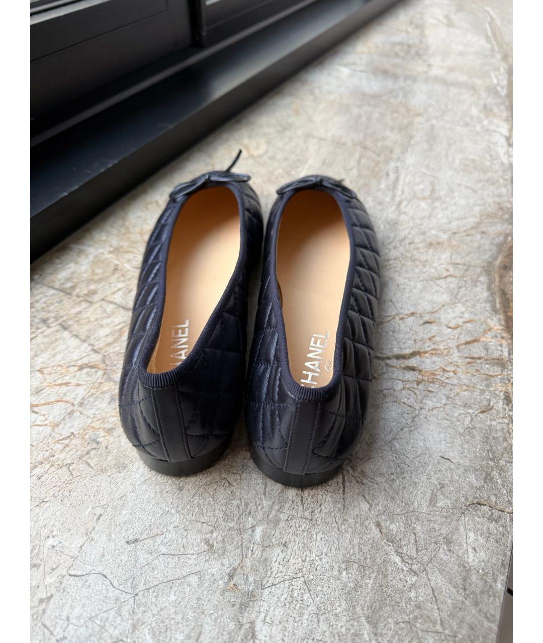 CHANEL Темно-синие кожаные балетки, фото 4