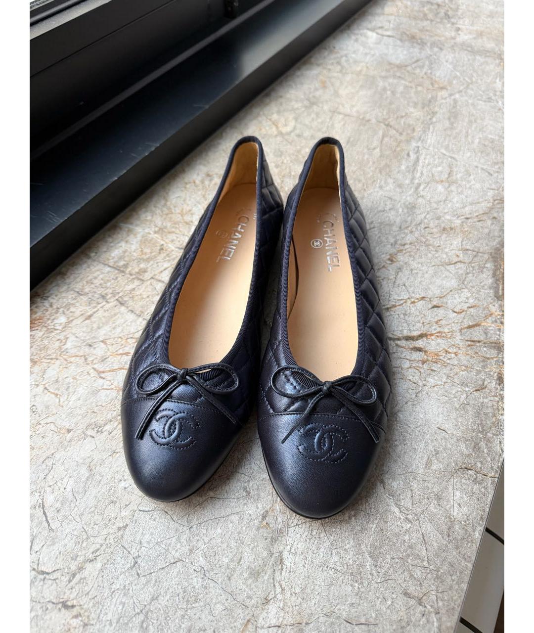 CHANEL Темно-синие кожаные балетки, фото 2
