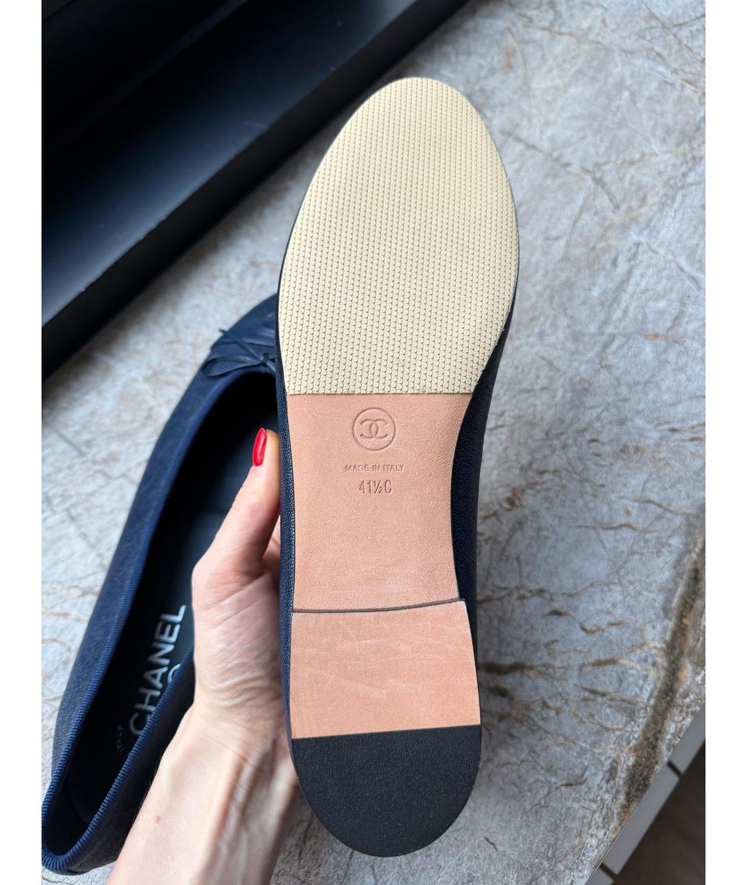 CHANEL Темно-синие кожаные балетки, фото 5