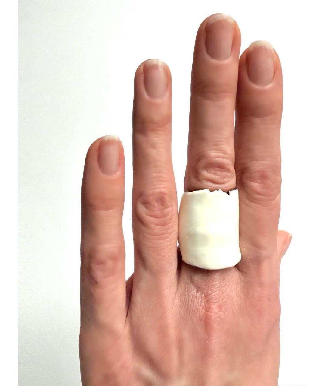 BOTTEGA VENETA Бежевое серебряное кольцо, фото 7