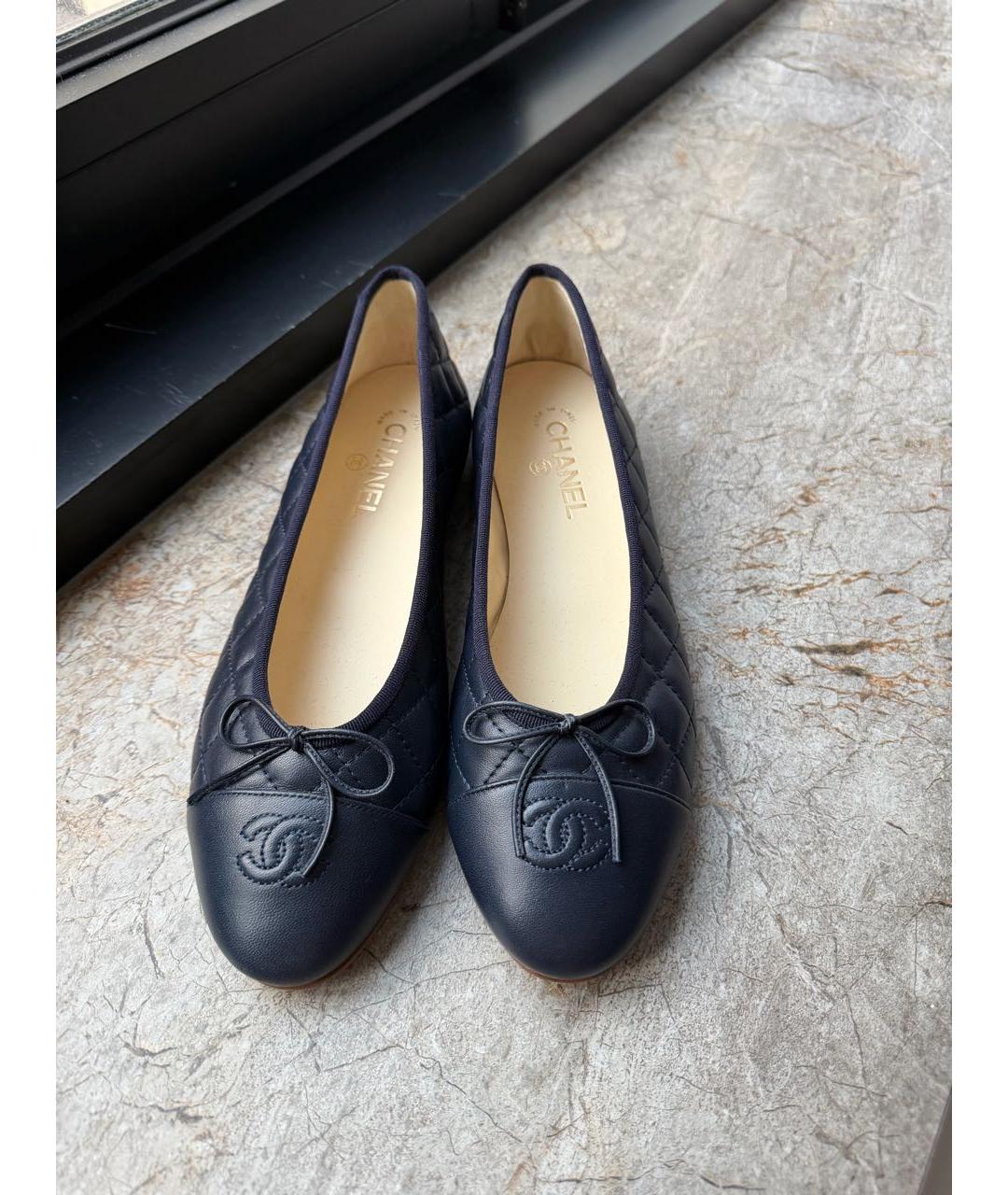 CHANEL Темно-синие кожаные балетки, фото 2