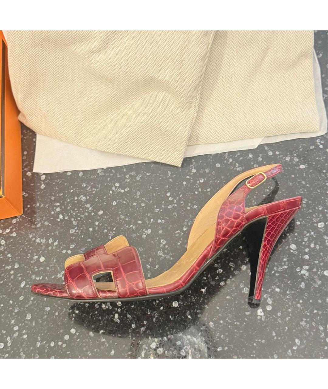HERMES Бордовые босоножки из экзотической кожи, фото 6