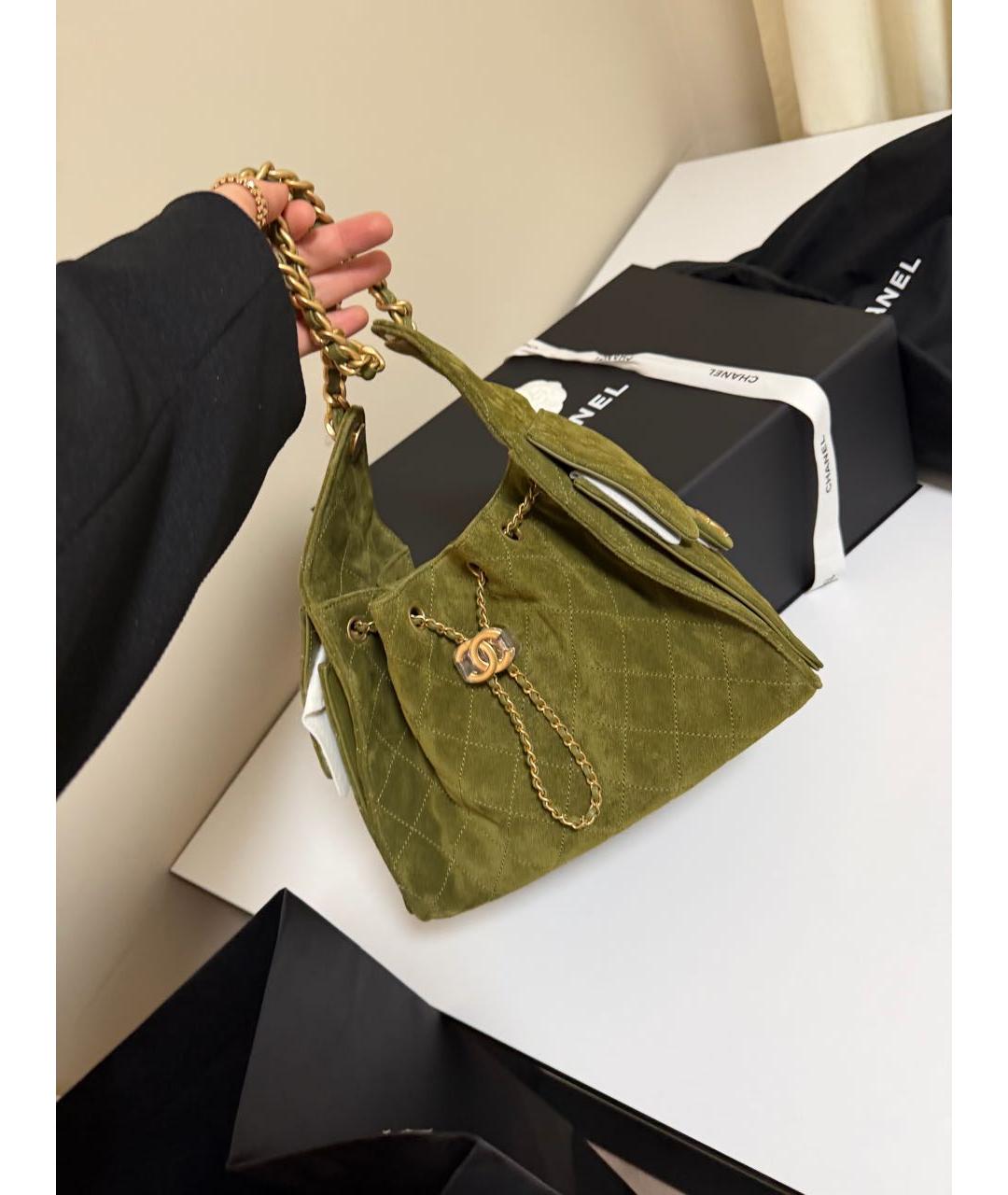 CHANEL Зеленая замшевая сумка с короткими ручками, фото 3