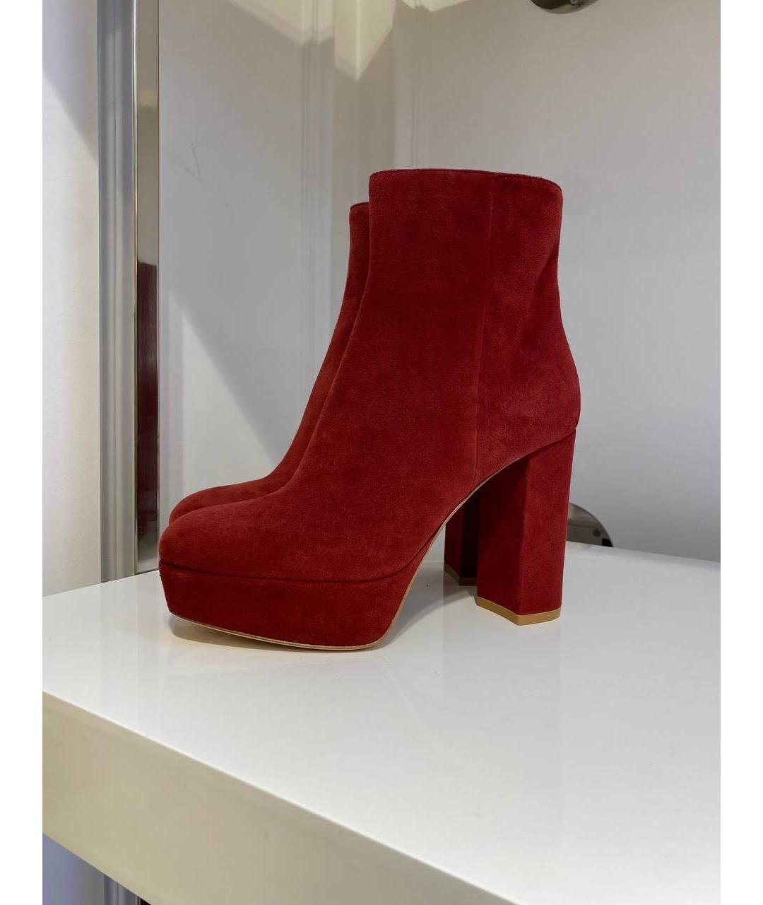 GIANVITO ROSSI Красные замшевые ботильоны, фото 4