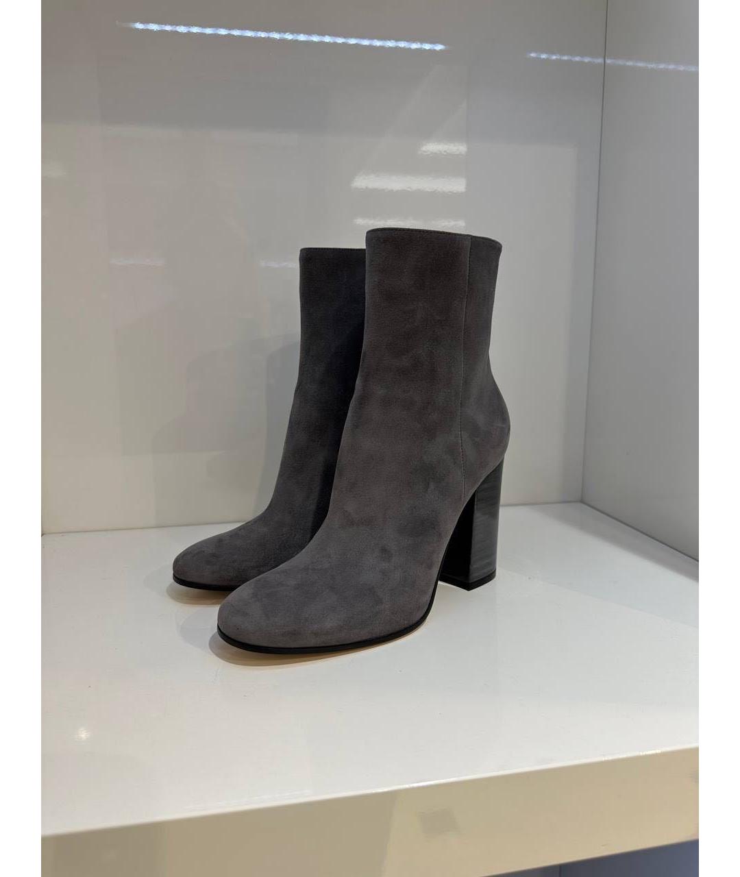 GIANVITO ROSSI Серые замшевые ботильоны, фото 2