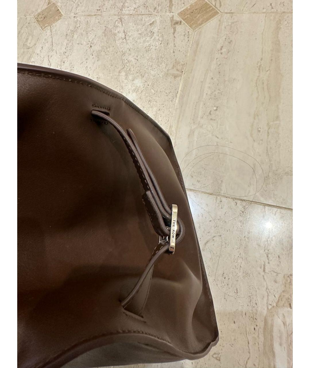 THE ROW Коричневая кожаная сумка с короткими ручками, фото 5
