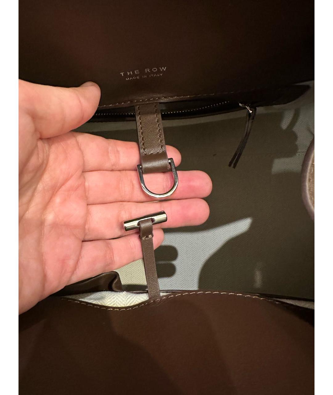 THE ROW Коричневая кожаная сумка с короткими ручками, фото 4