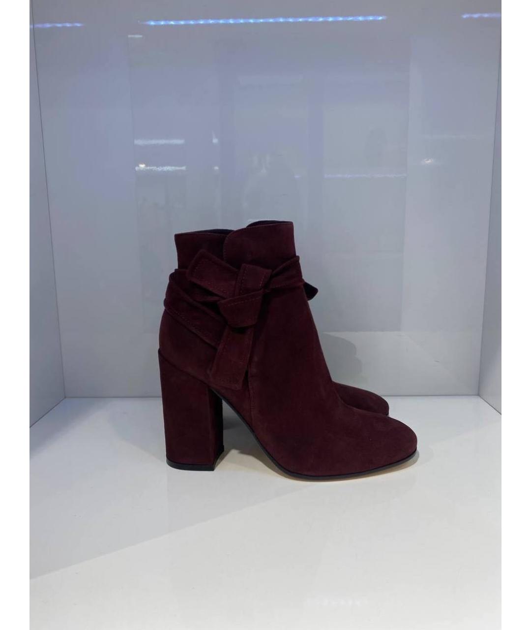 GIANVITO ROSSI Бордовые замшевые ботильоны, фото 2